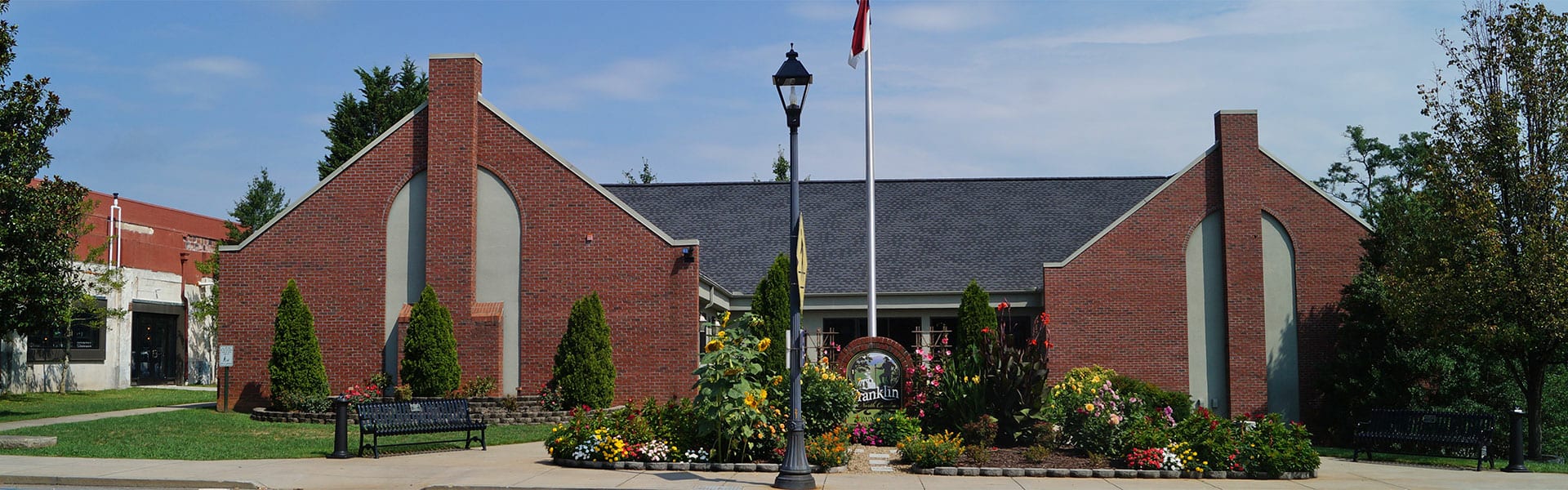 town-franklin-nc-town hall pic